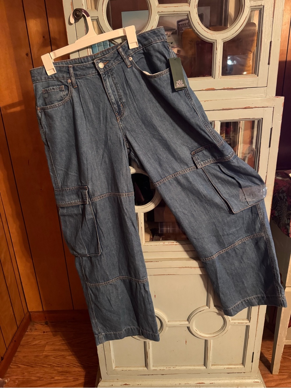Ladies Cargo Denim Pants NWT Size 10 31.5 inch inseam Wild Fable B17